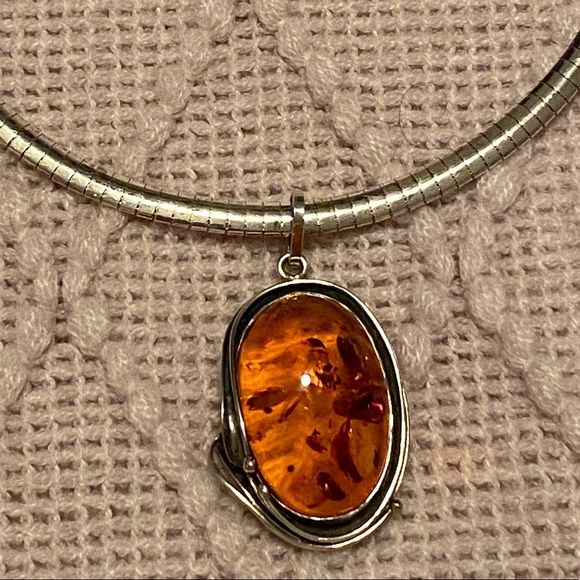 Jewelry - Vintage sterling silver necklace W/amber pendant